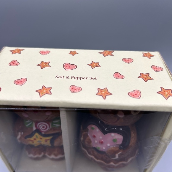 Potter’s  Studio Gingerbread Boy & Girl Christmas Salt And Pepper Shakers New - Picture 4 of 4